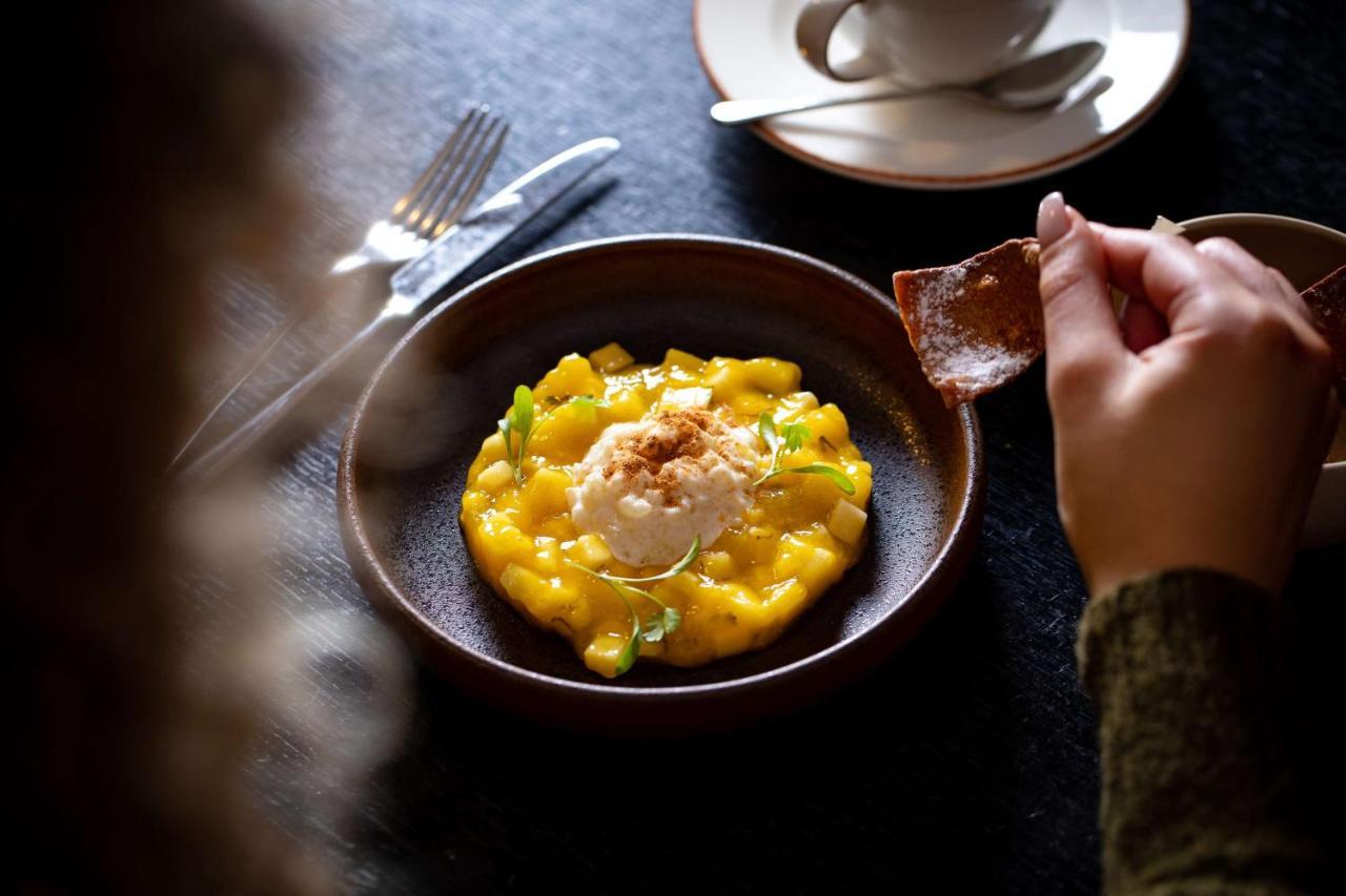 Radisson Blu Hotel, London Leicester Square - Formerly Hampshire Extérieur photo A dish of corn pudding