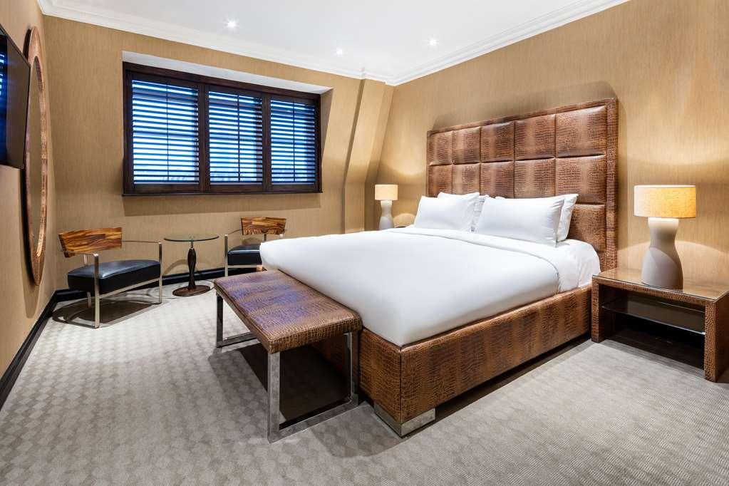 Radisson Blu Hotel, London Leicester Square - Formerly Hampshire Chambre photo A bedroom at the hotel