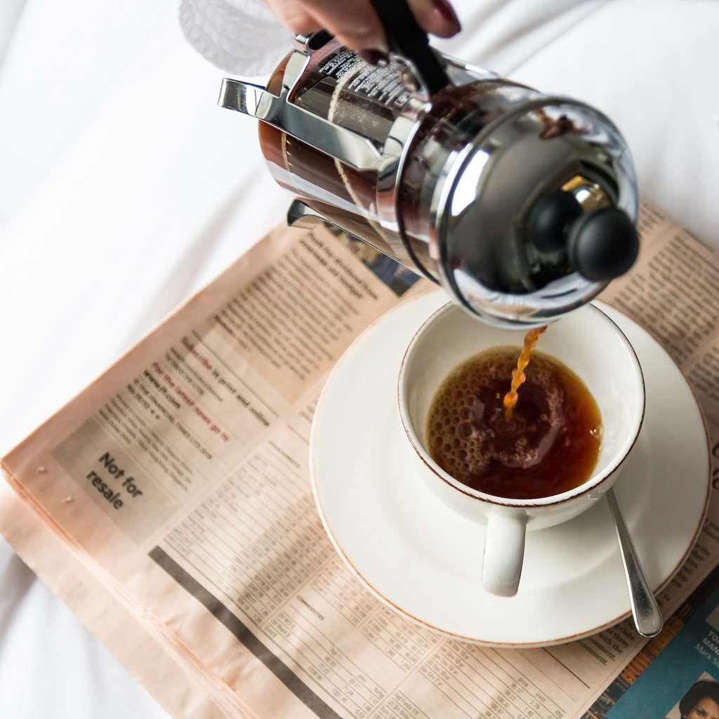 Radisson Blu Hotel, London Leicester Square - Formerly Hampshire Chambre photo Coffee being poured from a coffee machine